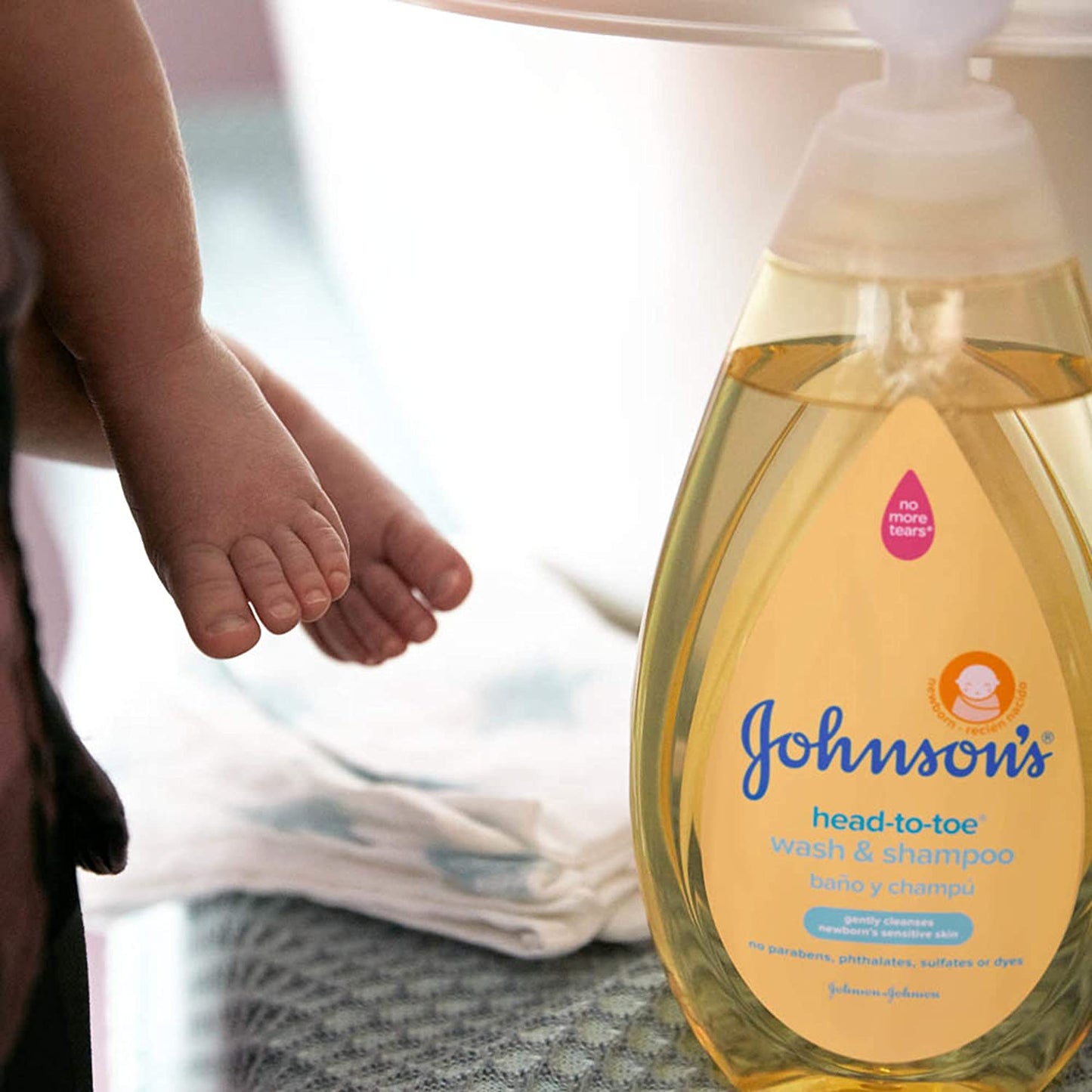 johnson's head-to-toe gentle baby body wash & shampoo, tear-free, sulfate-free & hypoallergenic bath wash & shampoo for baby's sensitive skin & hair, washes away 99.9% of germs 27.1 fl. oz